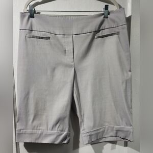 Reitmans Light Gray Capris shorts size 15
